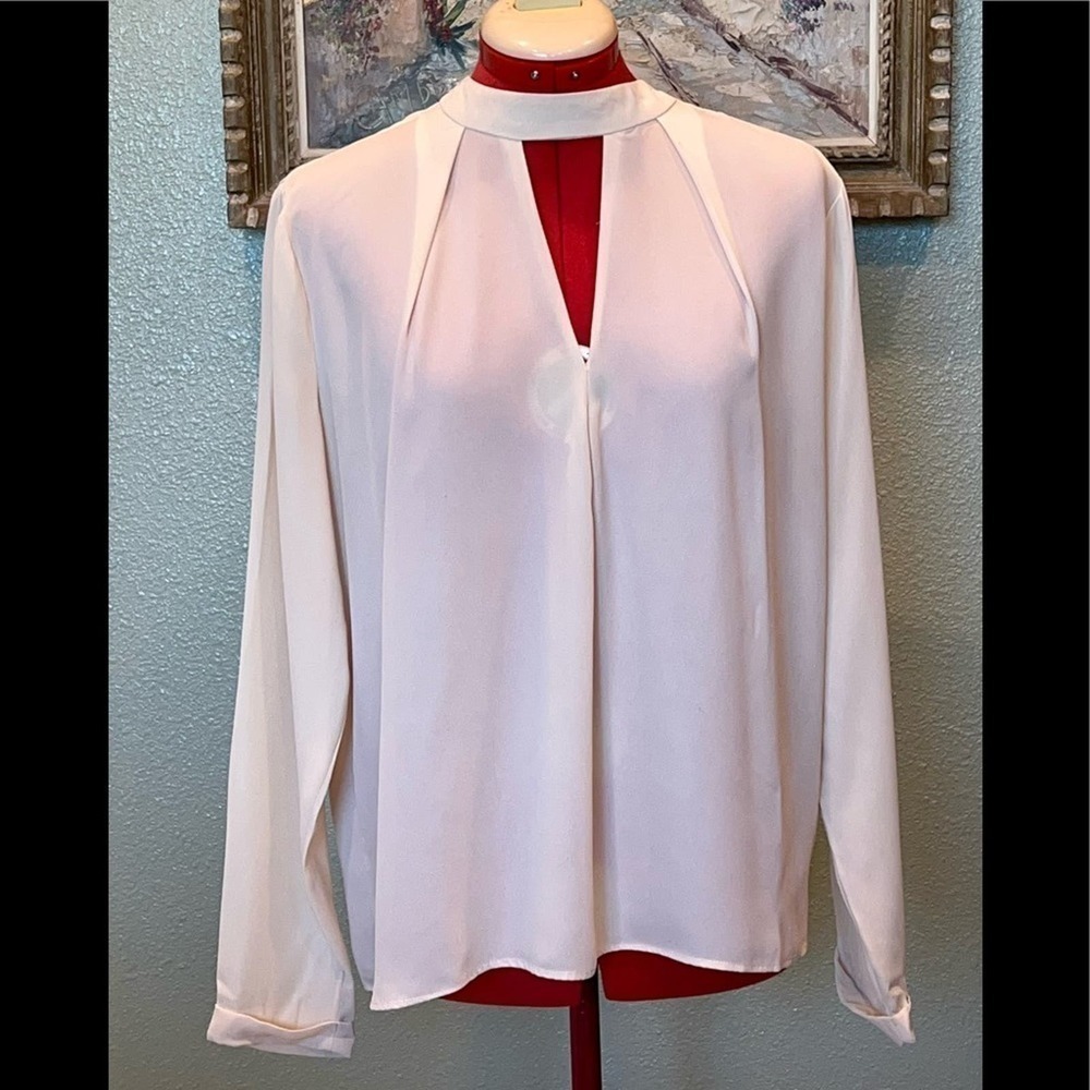 Romeo & Juliet Couture cream colored choker neckline blouse in size Medium